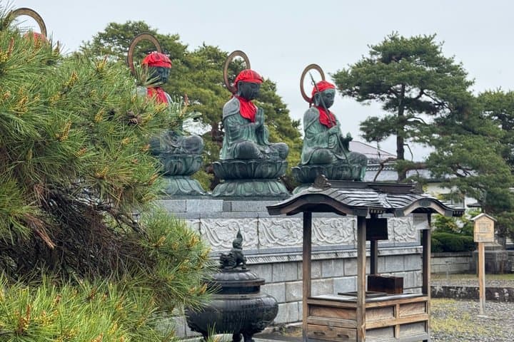 1-Day Private Tour Nagano Snow Monkeys Zenko-ji Temple Sake Test — photo 6