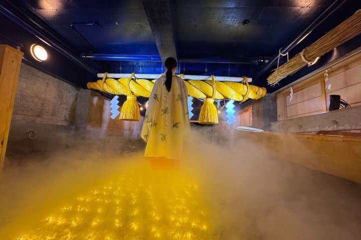 Miko Experience in Tokyo: Photoshoot in a Mystical Sea of Clouds — photo 3