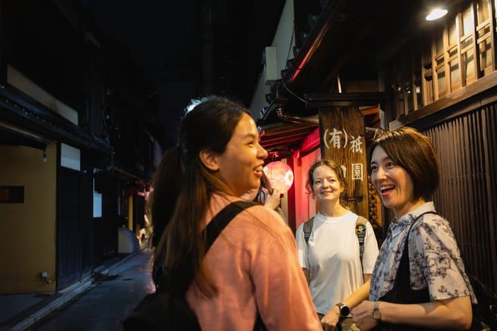 Kyoto: Meet the Geisha Maiko with Gion Walking Tour — photo 9