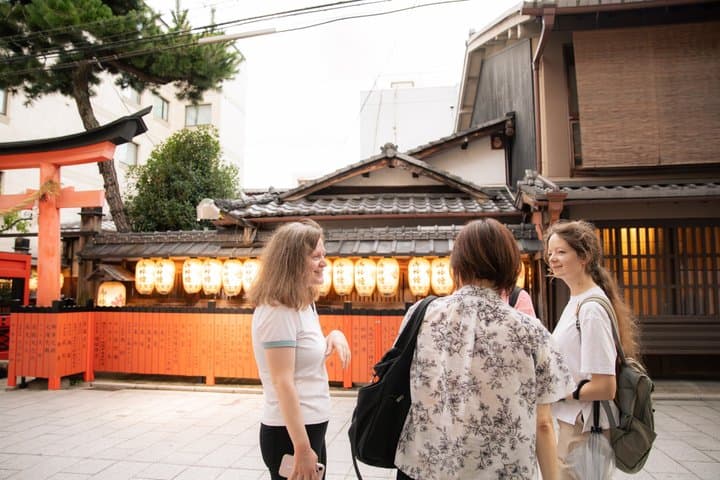 Kyoto: Meet the Geisha Maiko with Gion Walking Tour — photo 7