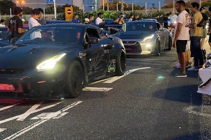 Daikoku Parking Area JDM Car Meet Tour by a Local Japanese Guide — photo 3