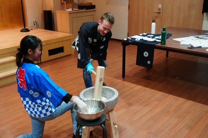 Mochi Pounding and Sushi Making Experience in Tokyo — photo 10