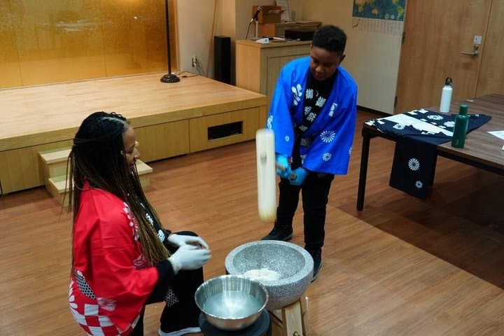 Mochi Pounding and Sushi Making Experience in Tokyo — photo 11