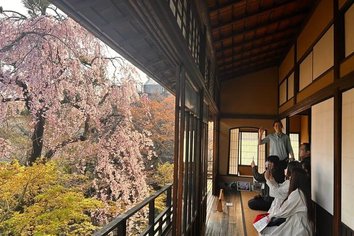 TOKYO 4hr Hidden Gardens Tour Guided by a Gardener E-bike or Walk — photo 5