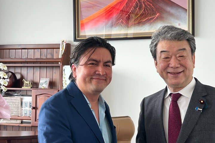 Discover Japanese Politics Over a Coffee in Tokyo — photo 2