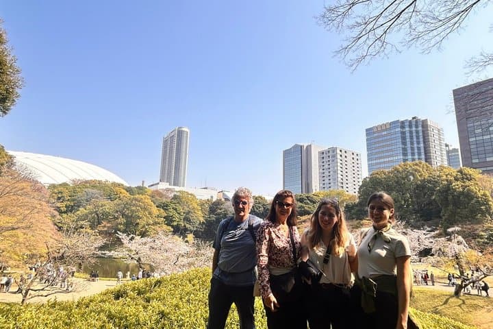 Tokyo Spring Flowering Gardens Tour with Gardener E-bike or Walk — photo 8