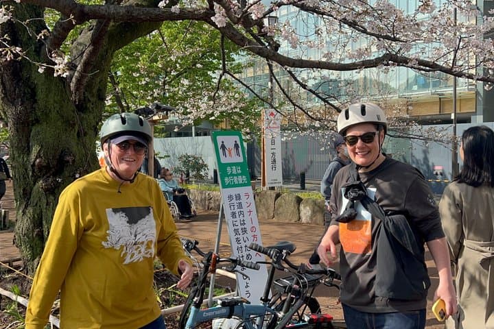 Tokyo Spring Flowering Gardens Tour with Gardener E-bike or Walk — photo 7