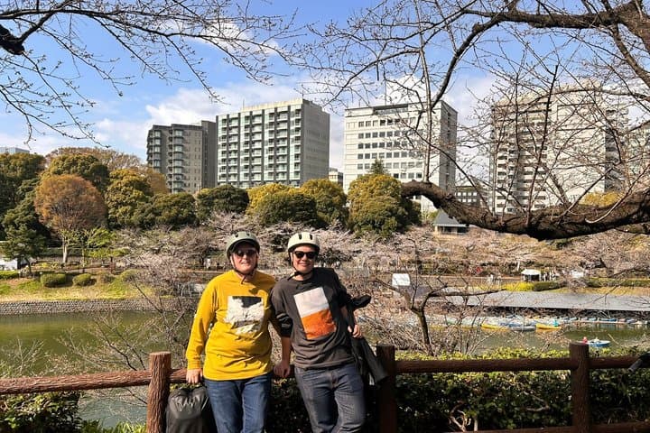 Tokyo Spring Flowering Gardens Tour with Gardener E-bike or Walk — photo 11
