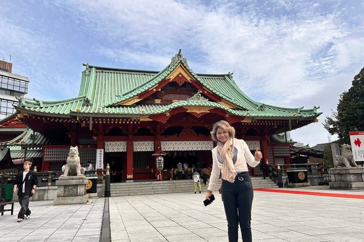Tokyo Spring Flowering Gardens Tour with Gardener E-bike or Walk — photo 4
