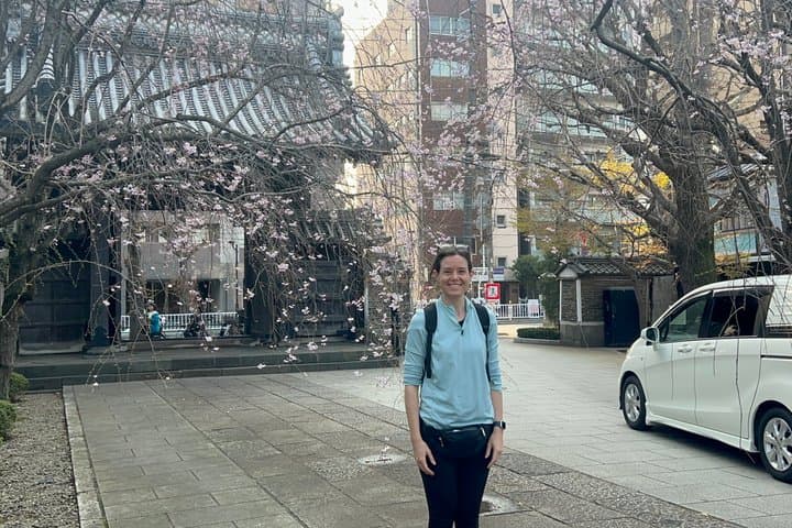 Tokyo Spring Flowering Gardens Tour with Gardener E-bike or Walk — photo 6