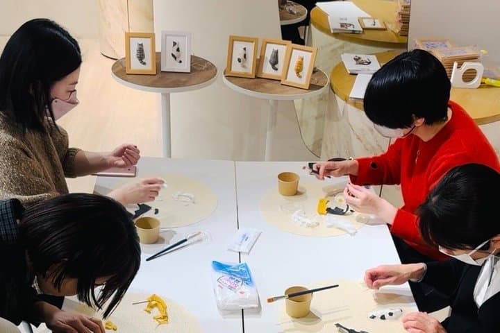 Make Your Own Cat Lamp with Traditional Tosa Washi in Kochi — photo 2