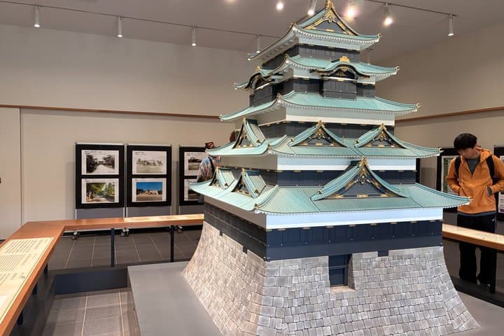 Tokyo Imperial Palace and Shogun Castle Walking Tour — photo 14