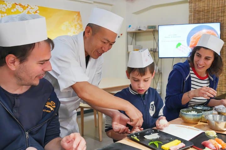 Tokyo Sushi Making Class in Tsukiji with Professional Chef — photo 3