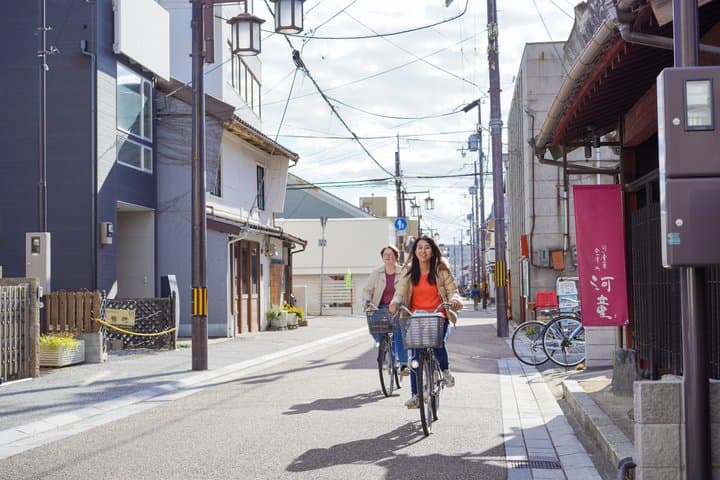 Himeji Castle Easy Bike Tour: Samurai History, Garden & Matcha — photo 9