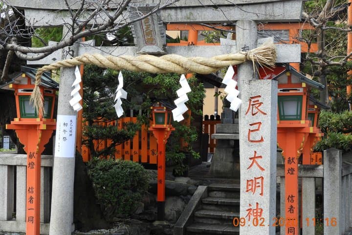 Kimono Dress in Gion Timeless Geisha District Walking Tour Kyoto — photo 12