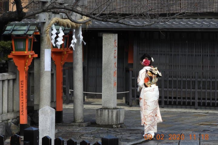 Kimono Dress in Gion Timeless Geisha District Walking Tour Kyoto — photo 3