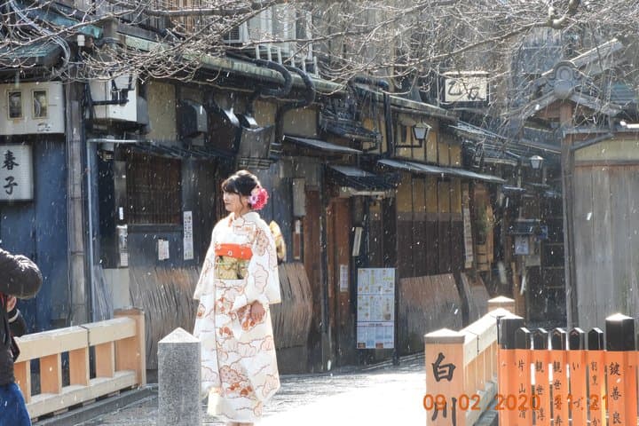 Kimono Dress in Gion Timeless Geisha District Walking Tour Kyoto — photo 4