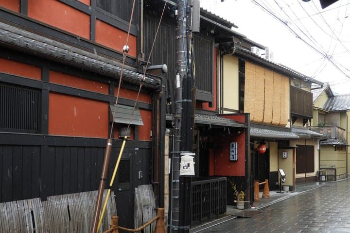 Kimono Dress in Gion Timeless Geisha District Walking Tour Kyoto — photo 18