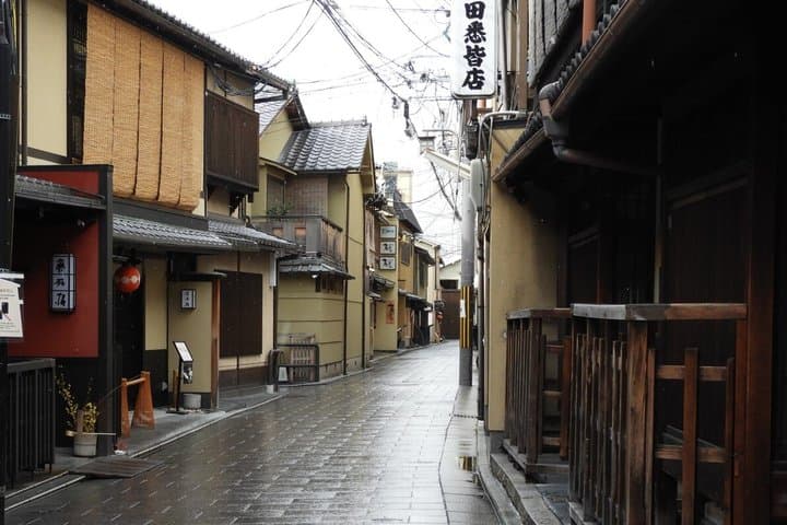 Kimono Dress in Gion Timeless Geisha District Walking Tour Kyoto — photo 19