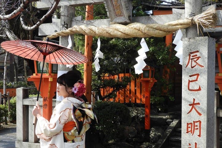 Kimono Dress in Gion Timeless Geisha District Walking Tour Kyoto — photo 9