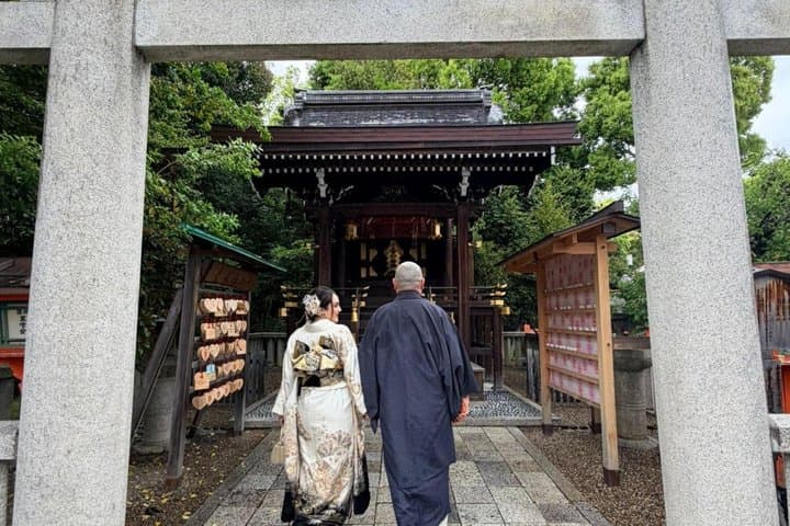 Kimono Dress in Gion Timeless Geisha District Walking Tour Kyoto — photo 7