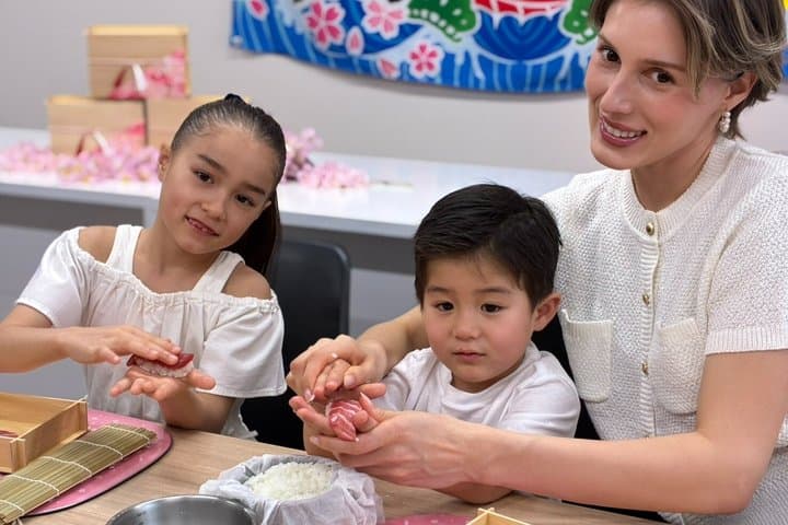 Tokyo 2-Hour Tsukiji Insider Market Tour & Sushi Making Class — photo 5