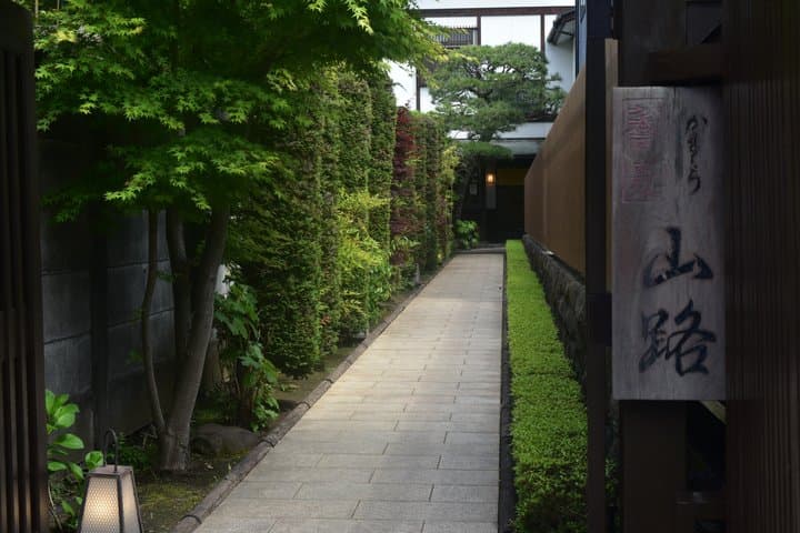 Kamakura Summer Highlights with private vehicle: Seaside Escape — photo 12