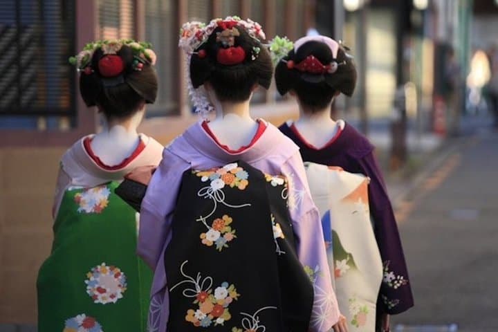 Kyoto 5-Star Geisha Night Walk: Small-Group Authentic Experience — photo 10
