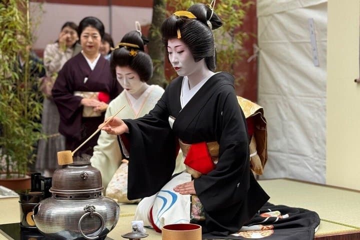 Exclusive Tokyo Geisha Experience in Historic Ryotei in Shinbashi — photo 4