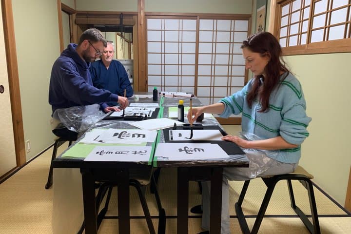Kyoto: Japanese Calligraphy Class in 150 years old townhouse — photo 3