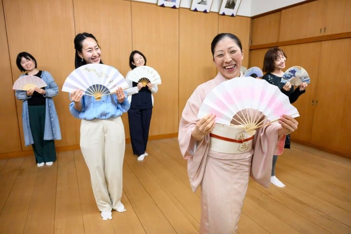 Tokyo Shibuya Geisha Meet and Dance Private Historic Stage Class — photo 4
