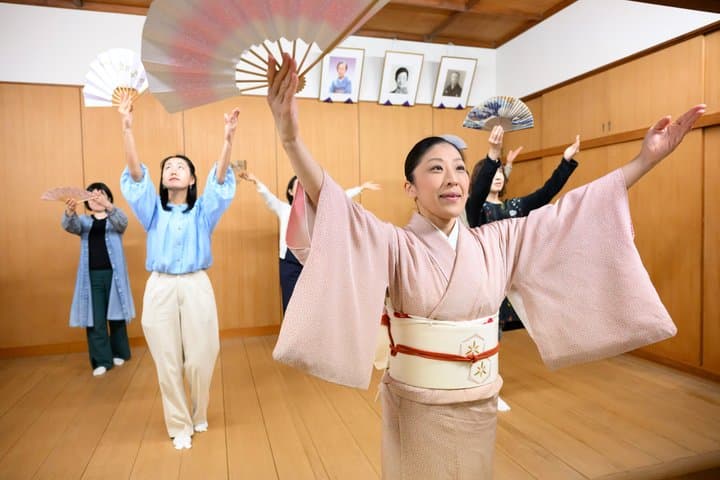 Tokyo Shibuya Geisha Meet and Dance Private Historic Stage Class — photo 5