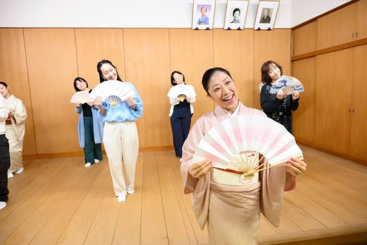 Tokyo Shibuya Geisha Meet and Dance Private Historic Stage Class — photo 18