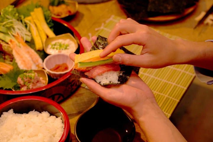 Authentic Hand Rolled Sushi Making Class in Shibuya in Tokyo — photo 3