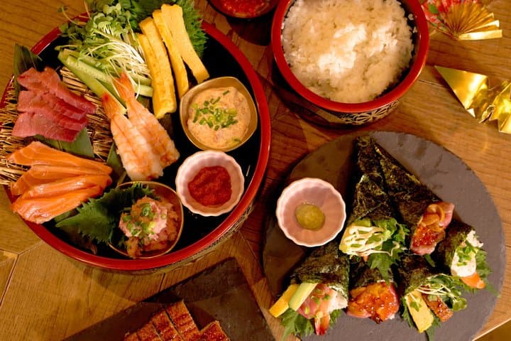 Authentic Hand Rolled Sushi Making Class in Shibuya in Tokyo — photo 6