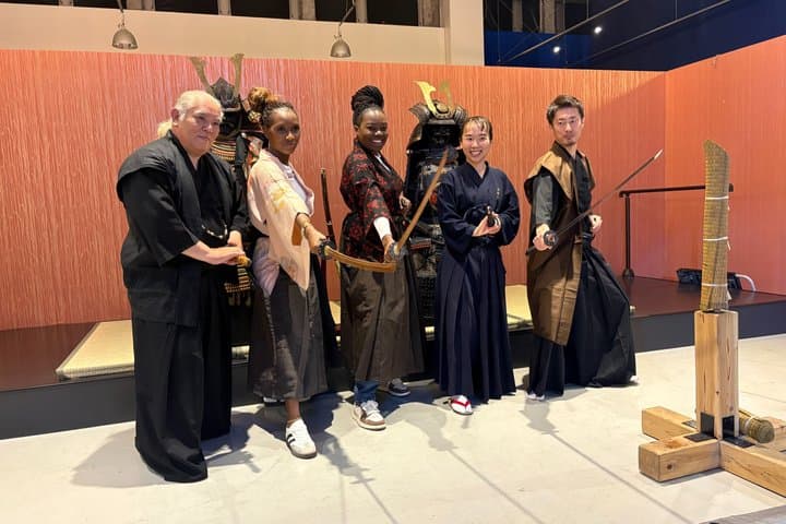 Osaka:Samurai Show & Experience /Optional Wagyu Sukiyaki — photo 3