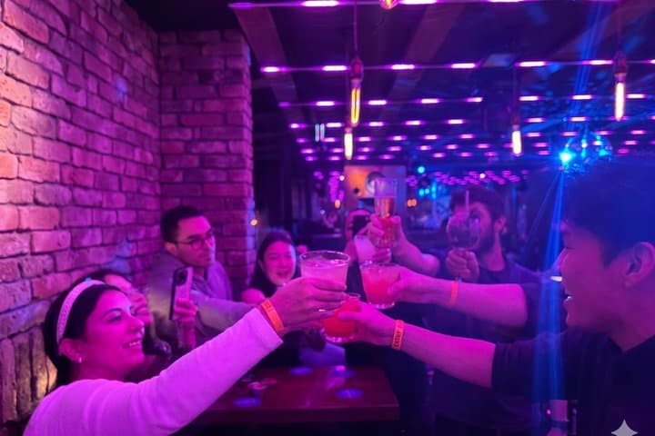 Tokyo Club & Music Bar Crawl: Golden Gai, Rooftop Bar (3 Stops) — photo 6