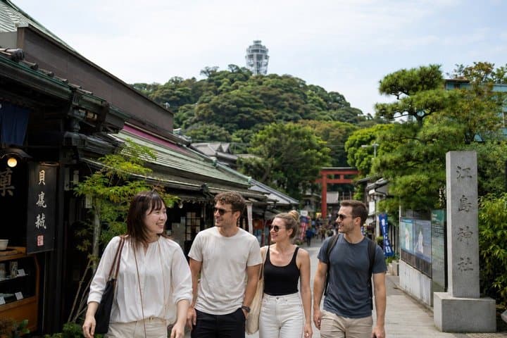 Enoshima: An Island of Enduring Love — Sea, Shrine & Shared Life — photo 4
