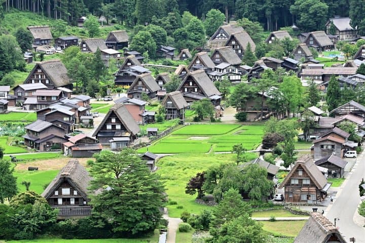 Shirakawago & Takayama Bus Tour from Nagoya w/Optional Lunch — photo 2