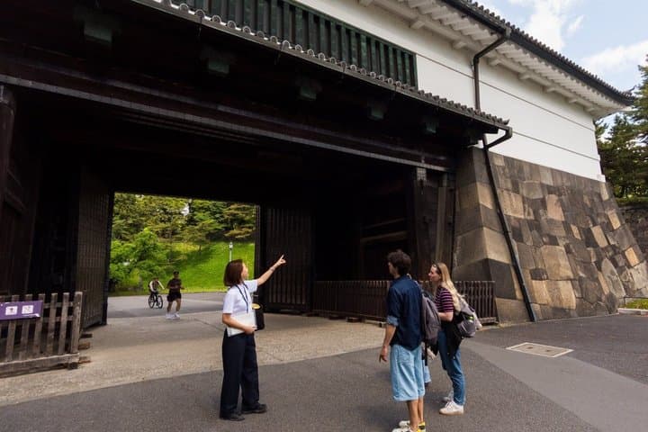 Tokyo Imperial Palace and Shogun Castle Walking Tour — photo 8