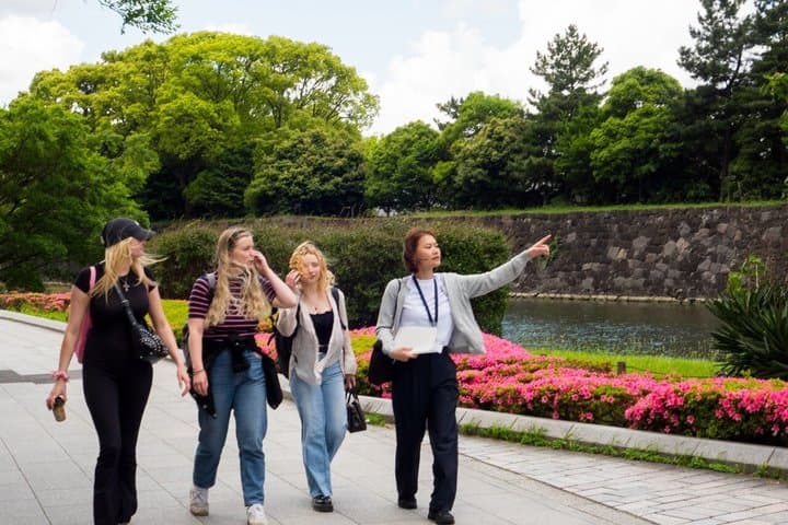 Tokyo Imperial Palace and Shogun Castle Walking Tour — photo 4