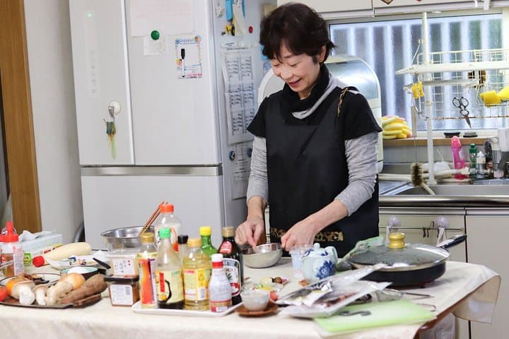 Private Home-Style Cooking Class in Osaka with Local Mom Yoshiko