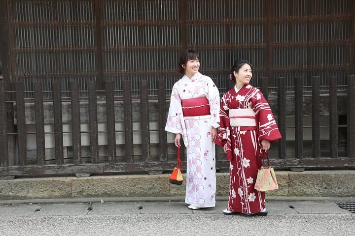 Experience with kimono! Castle Town Retro Tour Local Tour & Guide