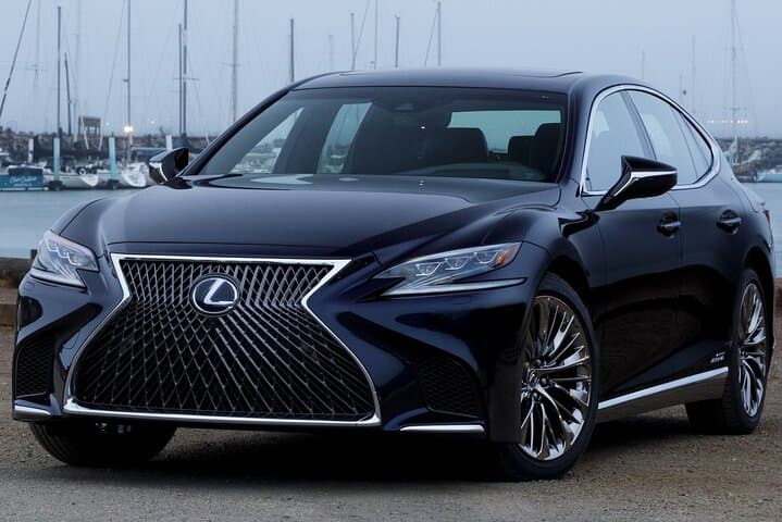 Kobe Airport Transfers : Kobe City to Kobe Airport UKB in Business Car