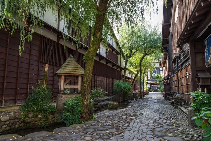 Gujo Hachiman All Must-Sees Full Day Private Tour with Government-Licensed Guide
