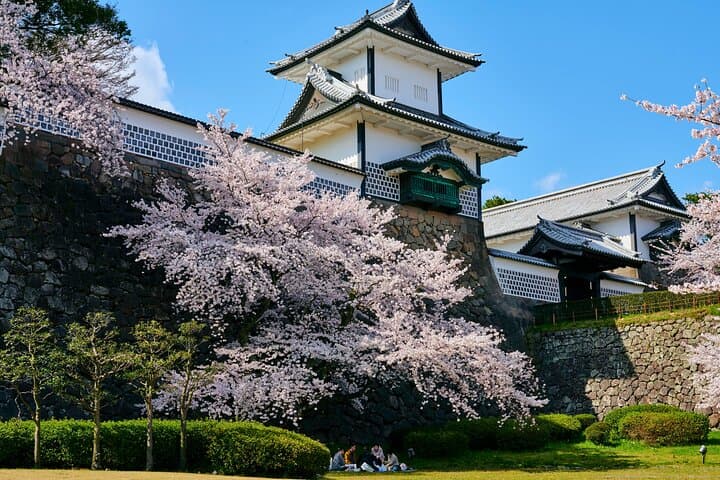 Full Day Tour to the Historical Castle Town of Kanazawa