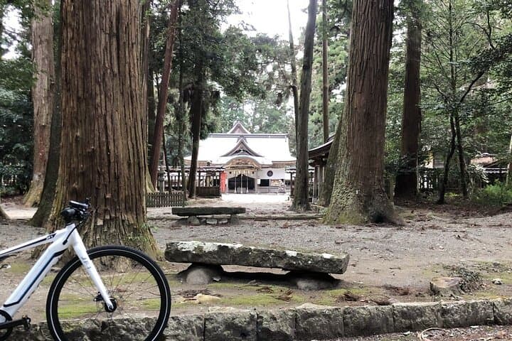 e-Bike Tour in the Shisō Region with Lunch at a Sake Brewery