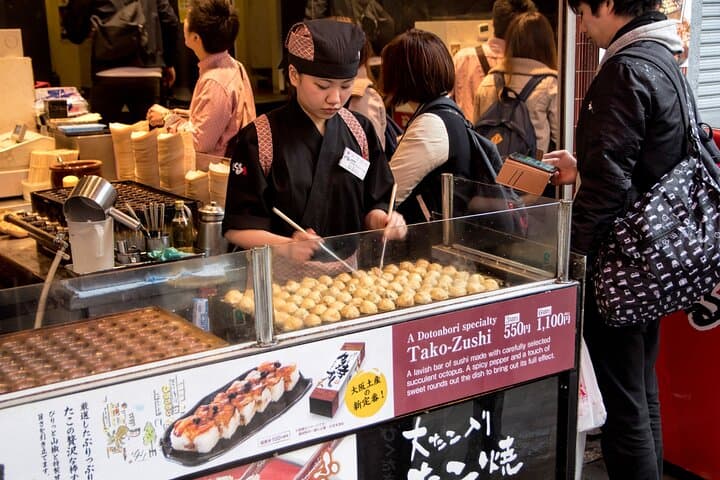 Osaka: Kuromon, Sennichimae & Dotonbori Food Tour with Wagyu