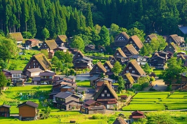 Shirakawa-go + Hida Takayama Day Tour from Nagoya Station
