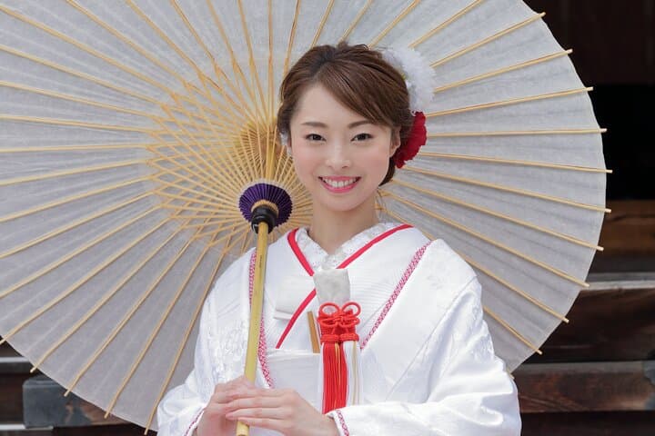 Casual Japanese Bride and Groom Kimono Fitting Experience
